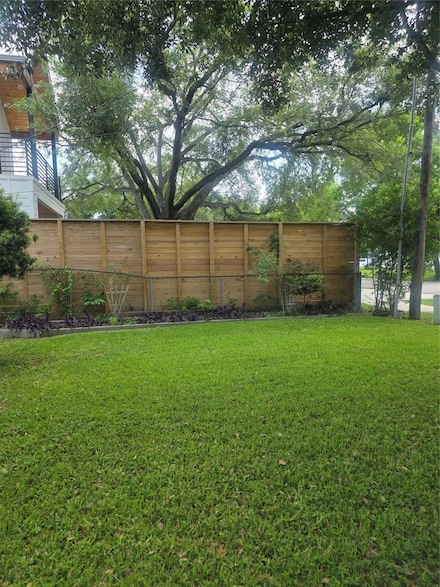 5206 Robertson St, Houston, TX 77009