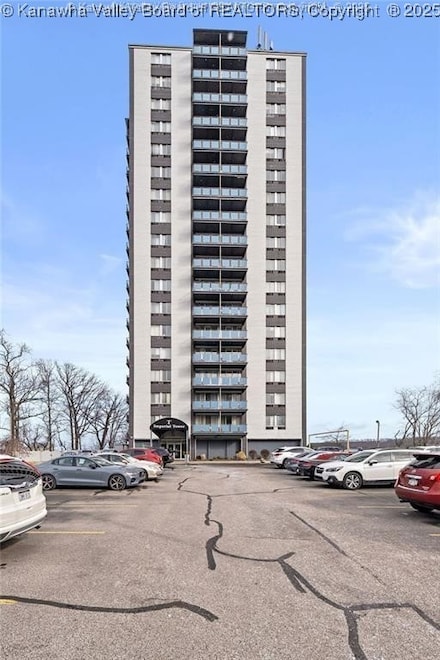 1800 Roundhill Rd Unit 205/206, Charleston, WV 25314