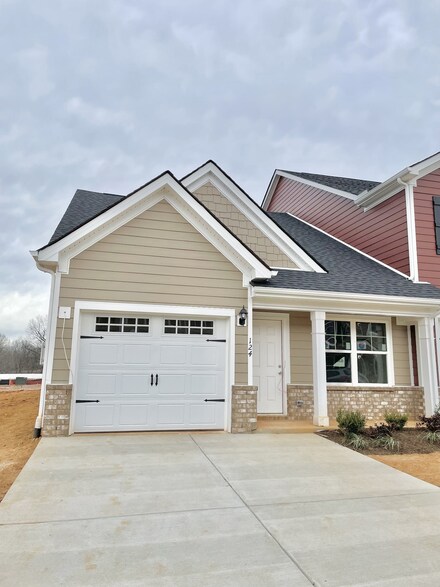 307 Ezra St, Pleasant View, TN 37146