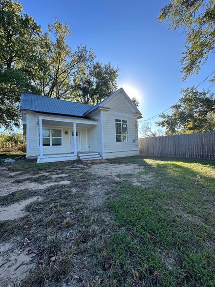 406 Maple St, Teague, TX 75860