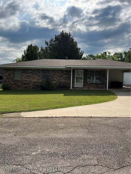 105 S 7th St, Paris, AR 72855