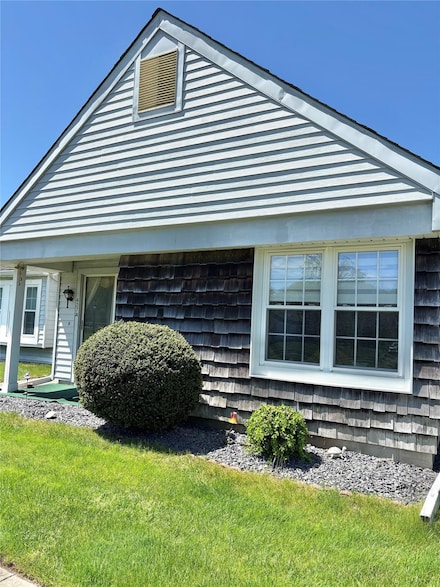 427 Aylesbury Ct Unit A, Ridge, NY 11961