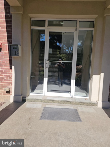 2 E Maple St Unit 32B, Alexandria, VA 22301