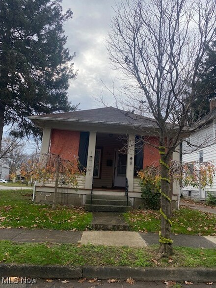 64 Brighton Dr, Akron, OH 44301