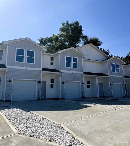 7118 Village Ln, Pensacola, FL 32504