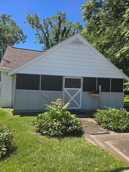1123 W 11th St, Bloomington, IN 47404