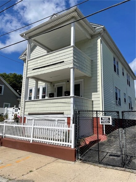 107 Briggs St, Providence, RI 02905