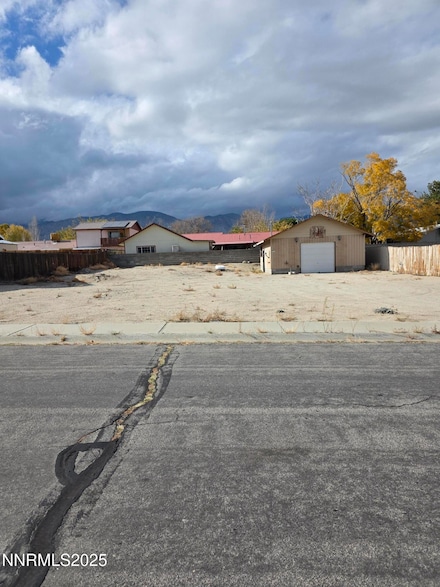 215 Cedar St, Hawthorne, NV 89415