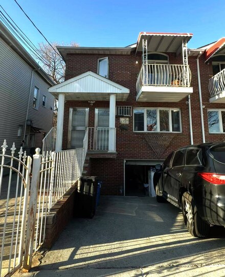 118-09 14th Rd, College Point, NY 11356