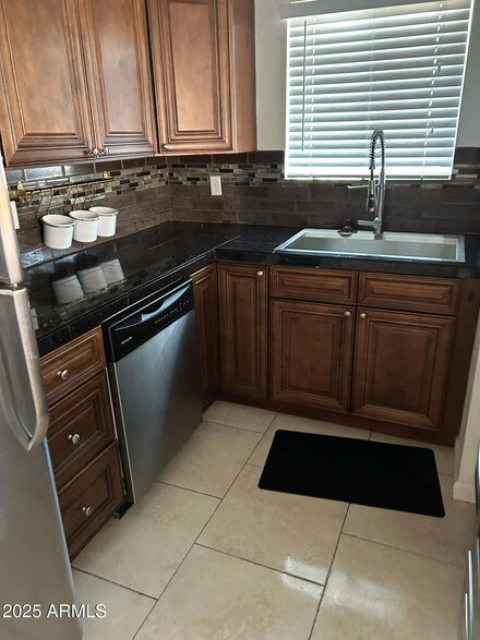 4142 N 11th St Unit 2, Phoenix, AZ 85014