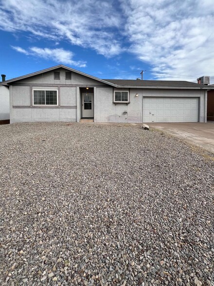 607 Mercury Ave, Alamogordo, NM 88310