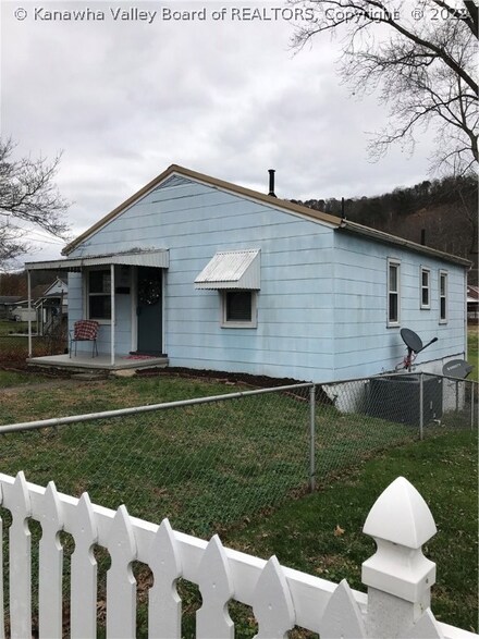 703 Washington Ave, Nitro, WV 25143