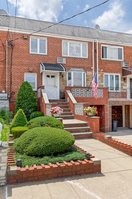 61-18 69th Ln, Flushing, NY 11379