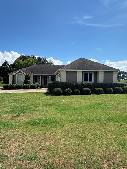 110 Canterbury Dr, Eufaula, AL 36027