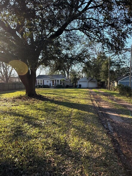 1141 Waller Ave, Bossier City, LA 71112