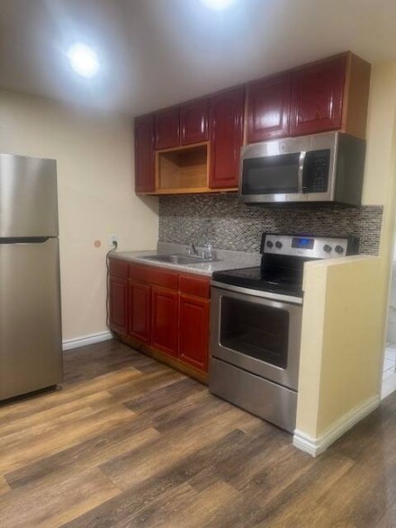 722 Cleveland St, Brooklyn, NY 11208