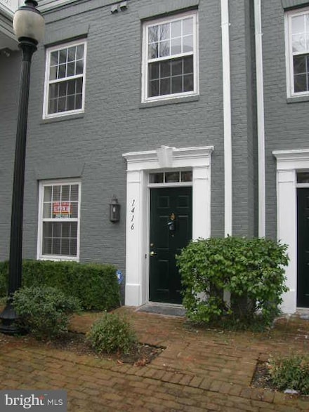 1416 Roundhouse Ln, Alexandria, VA 22314