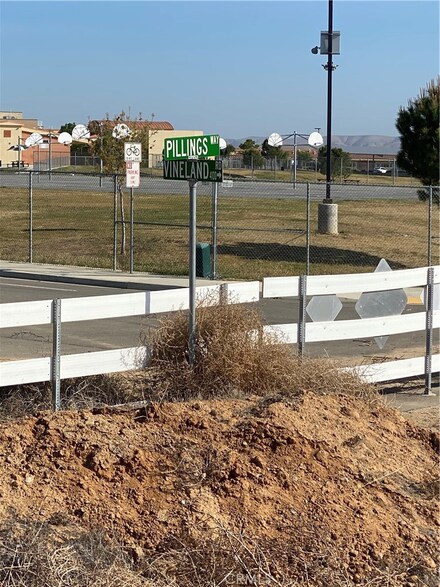 9800 Kern Canyon Rd, Bakersfield, CA 93306