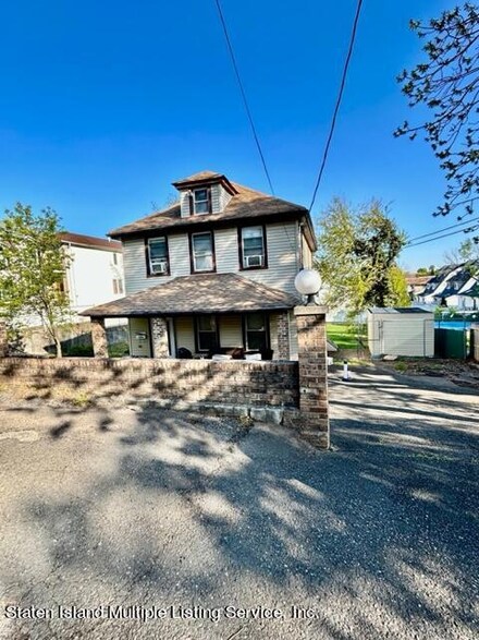 77 Woodland Ave, Staten Island, NY 10308