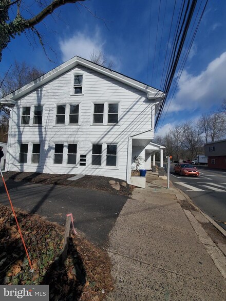 729 Main St, Schwenksville, PA 19473