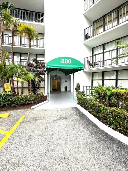 800 Parkview Dr Unit 502, Hallandale Beach, FL 33009