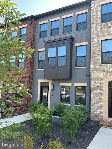 814 S Greenbrier St, Arlington, VA 22204