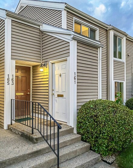161 Nassau Dr, Springfield, MA 01129