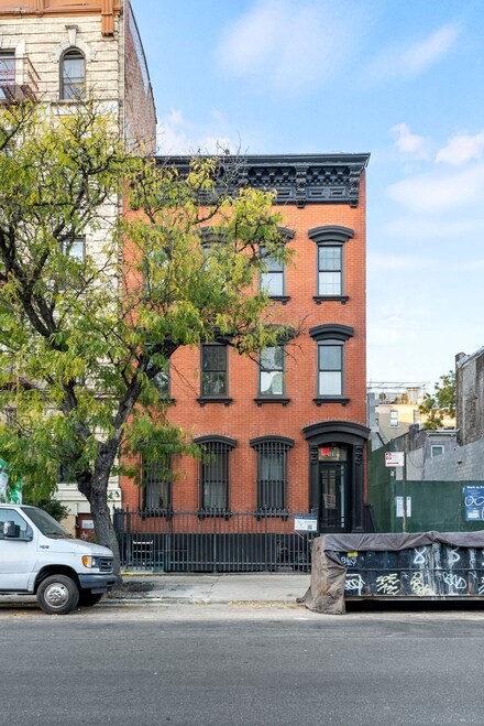 169 Montrose Ave Unit 3 R, Brooklyn, NY 11206