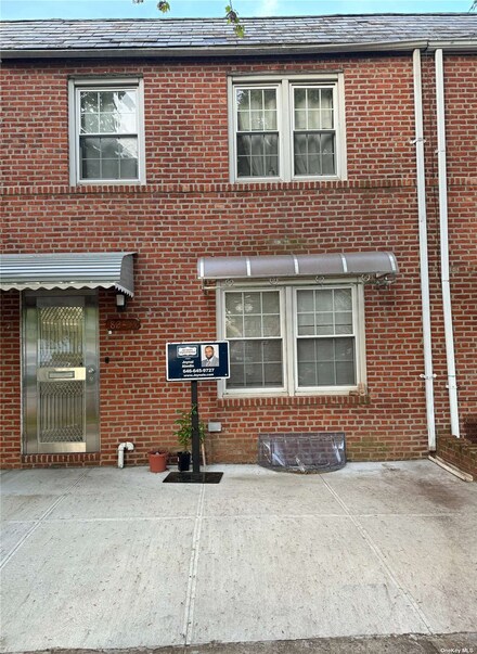 82-55 251st St, Jamaica, NY 11426