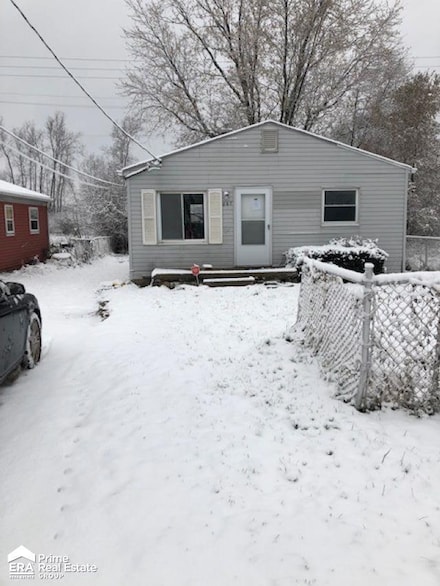 1067 Dunkirk Ave, Mount Morris, MI 48458