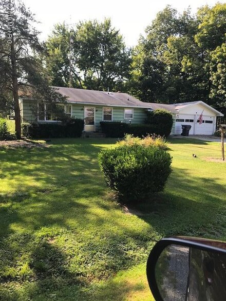 6346 Paw Lake Rd, Watervliet, MI 49098