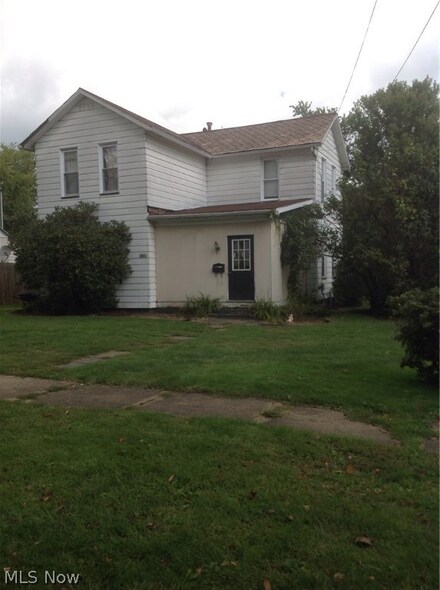165 Chestnut St, Leetonia, OH 44431