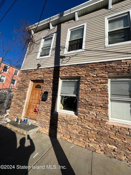 15 Ann St, Staten Island, NY 10302