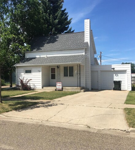 106 1st St SW, Hazen, ND 58545