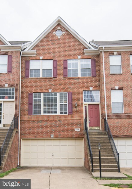 2596 Logan Wood Dr, Herndon, VA 20171