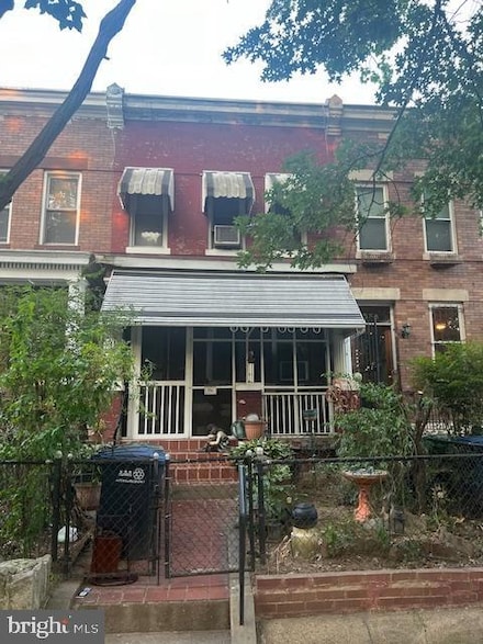 556 14th St SE, Washington, DC 20003