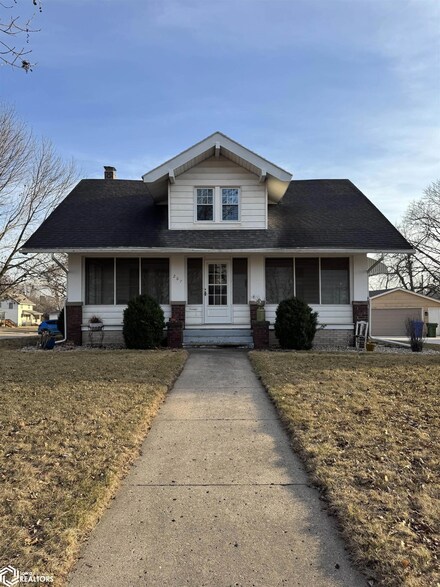 207 E Madison St, Jefferson, IA 50129