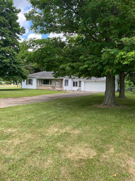11601 Michigan Ave E, Battle Creek, MI 49014