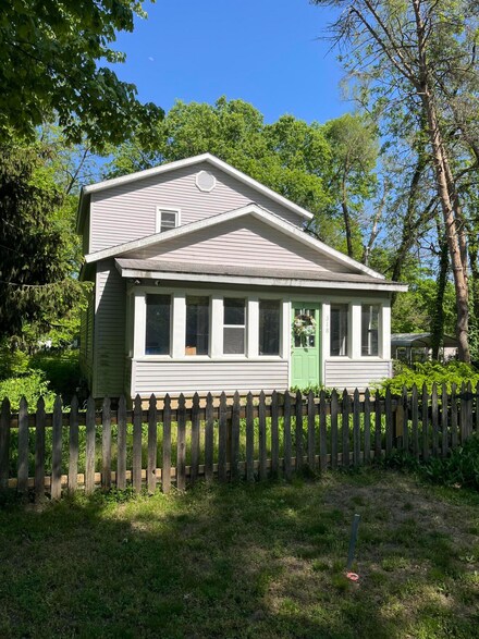 318 Lincoln St, Allegan, MI 49010