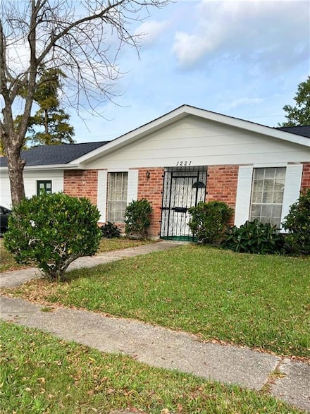 1221 Lochlomand Dr, Harvey, LA 70058