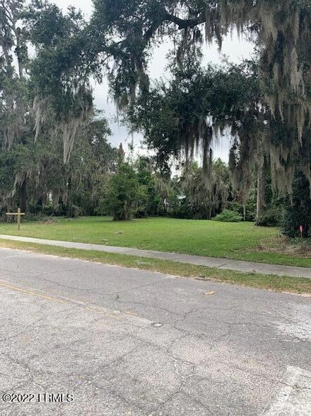 904 14th St, Port Royal, SC 29935