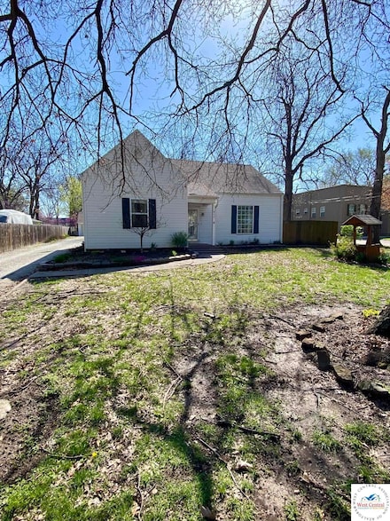 612 S 2nd St, Clinton, MO 64735