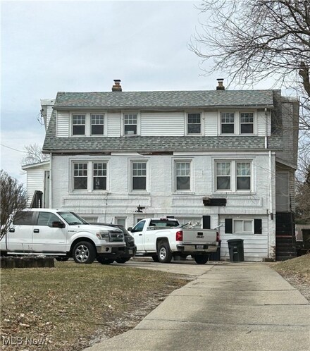 176 Hillman Rd, Akron, OH 44312