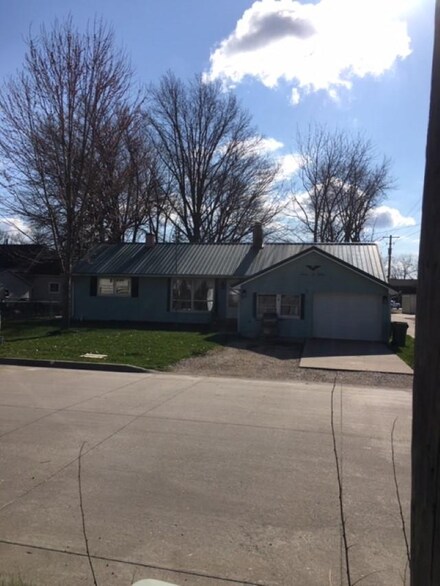 505 7th Ave, Durant, IA 52747