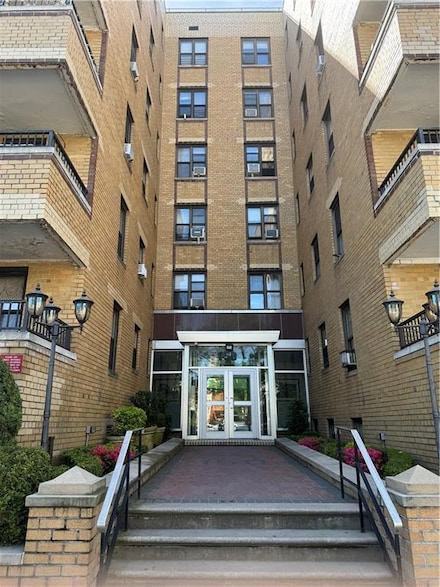 150 W End Ave Unit 5H, Brooklyn, NY 11235