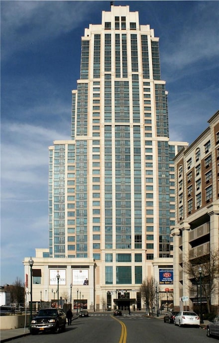 175 Huguenot St Unit 1808, New Rochelle, NY 10801