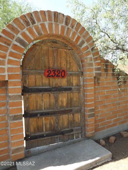 2320 E Winsett St, Tucson, AZ 85719