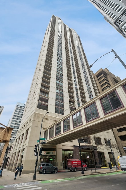200 N Dearborn St Unit 4301, Chicago, IL 60601