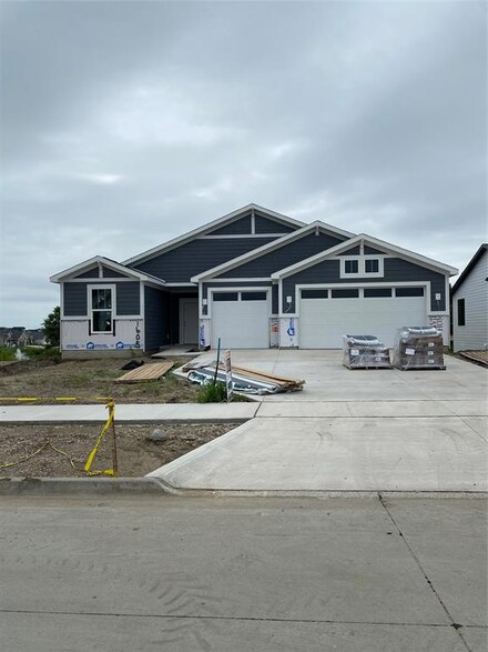 1605 NW Parkside Ln, Waukee, IA 50263