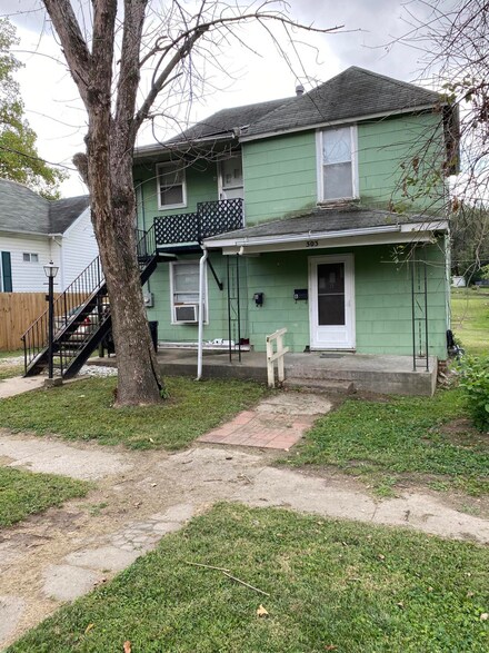 303 W Benton St, Carrollton, MO 64633